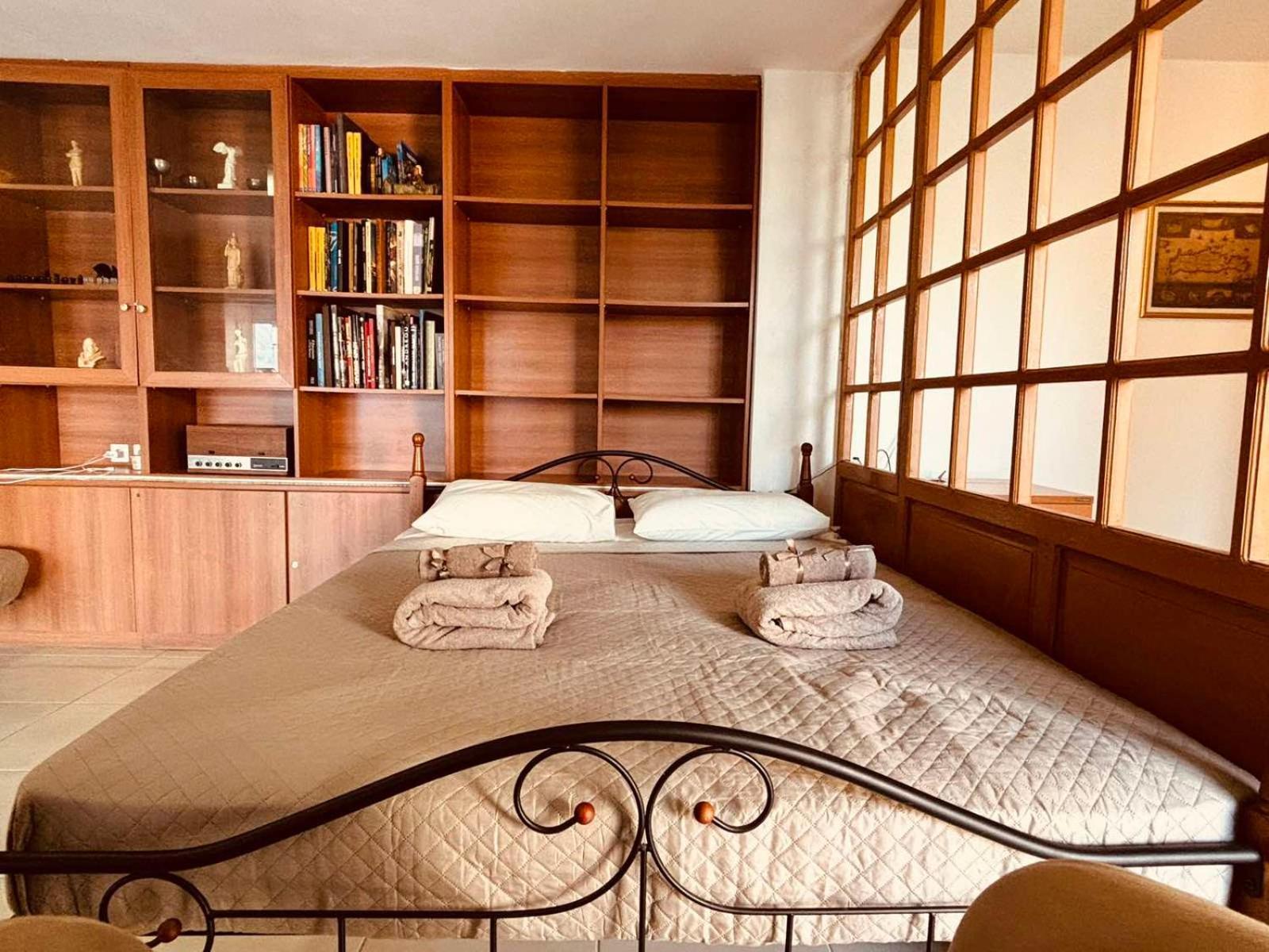 Bibliotheque Vintage Studio & Easy Garden Iraklion Buitenkant foto